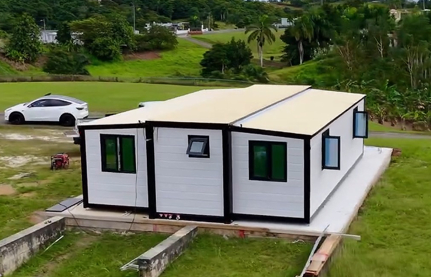 Container extensibil de 40 de picioare, de lux, personalizat, cu placă exterioară din metal Container extensibil de 40 de picioare, de lux, personalizat, cu placă exterioară din metal