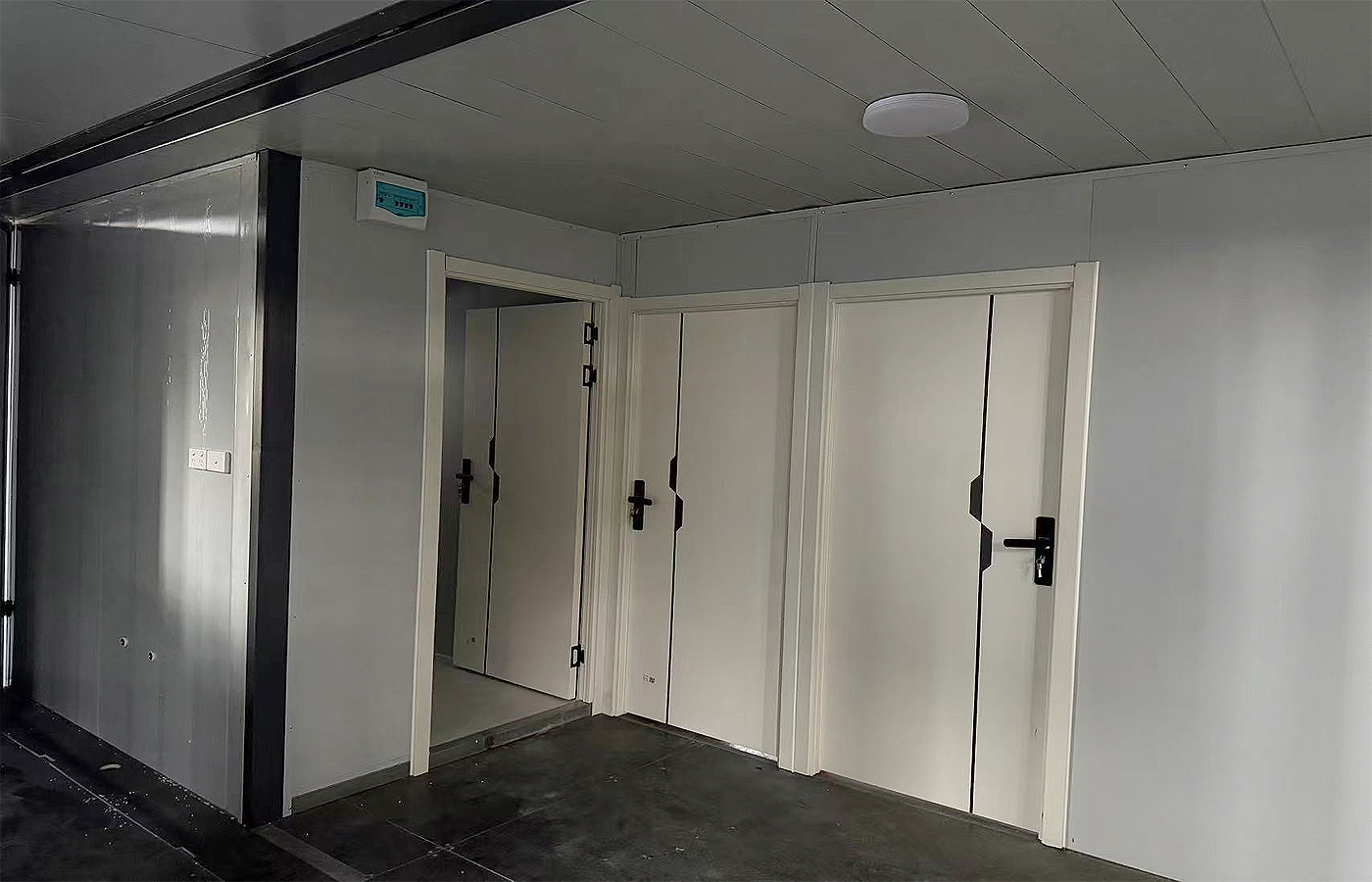 Container extensibil de 40 de picioare, de lux, personalizat, cu placă exterioară din metal Container extensibil de 40 de picioare, de lux, personalizat, cu placă exterioară din metal